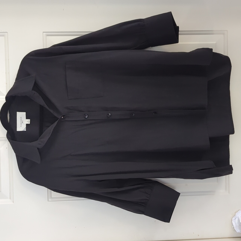 Tuckernuck Pomander Place Boxy Black button Down Top. Medium